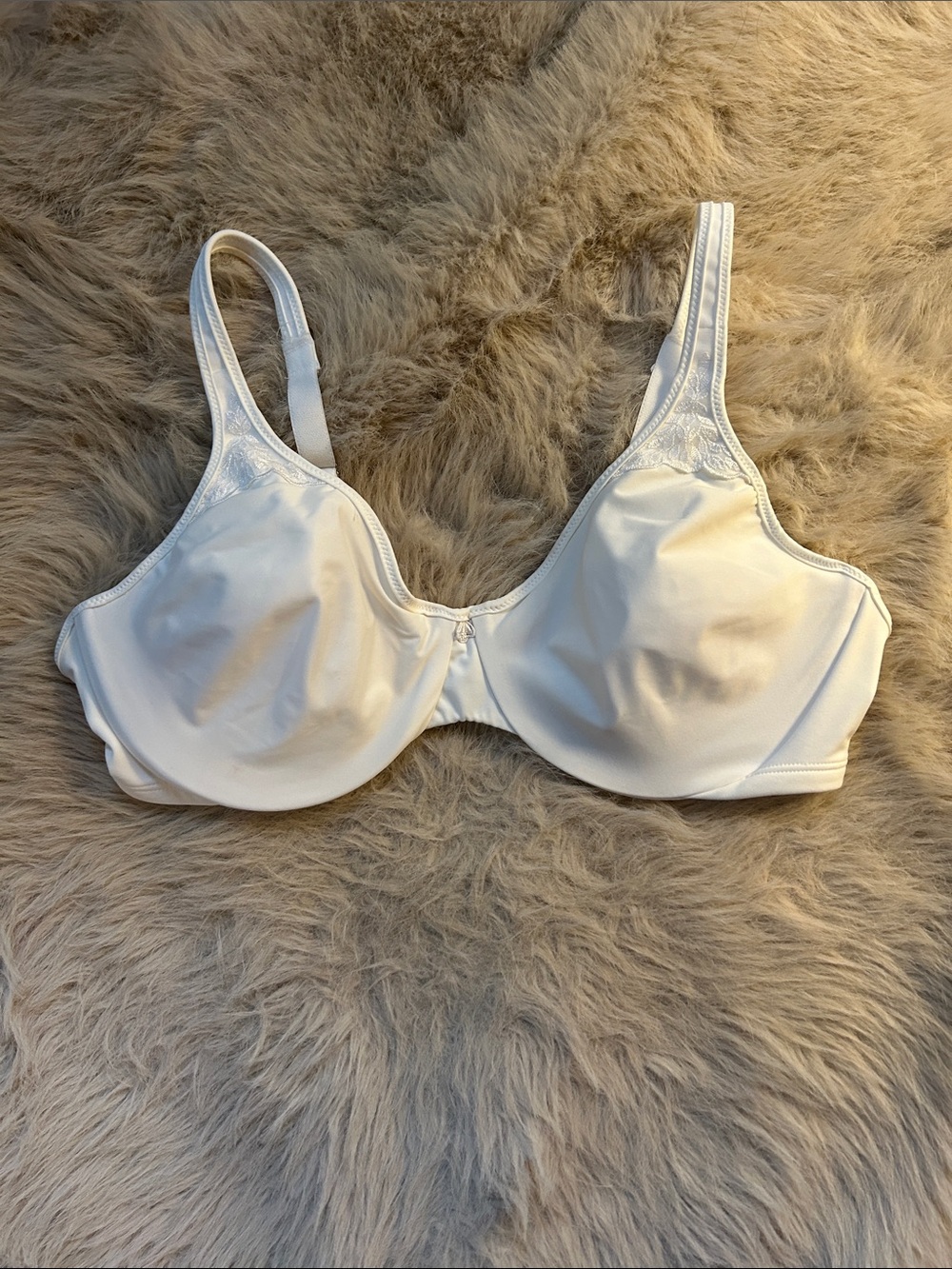 Bali Bra
Size 40 C
Like New, never worn
White
